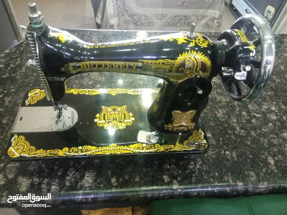 ماكينة خياطة