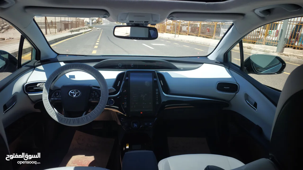 تويوتا بريوس 2022 ليمتد أعلى صنف فحص كامل TOYOTA PRIUS LIMITED FULLY LOODED