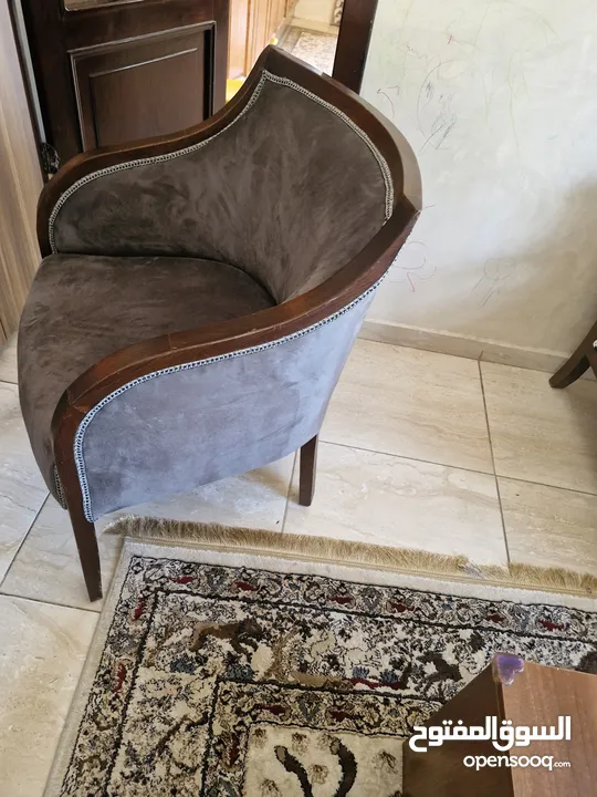 كراسي كبيره  صالون مفرده بألوان مختلفه  للبيع
