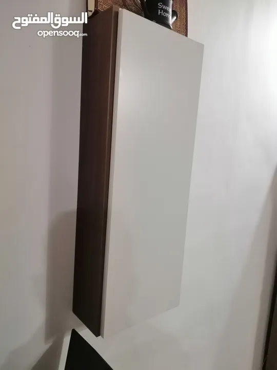 ديكور خشبي حائط لشاشة الابواب موجودة بس مفكوكة
