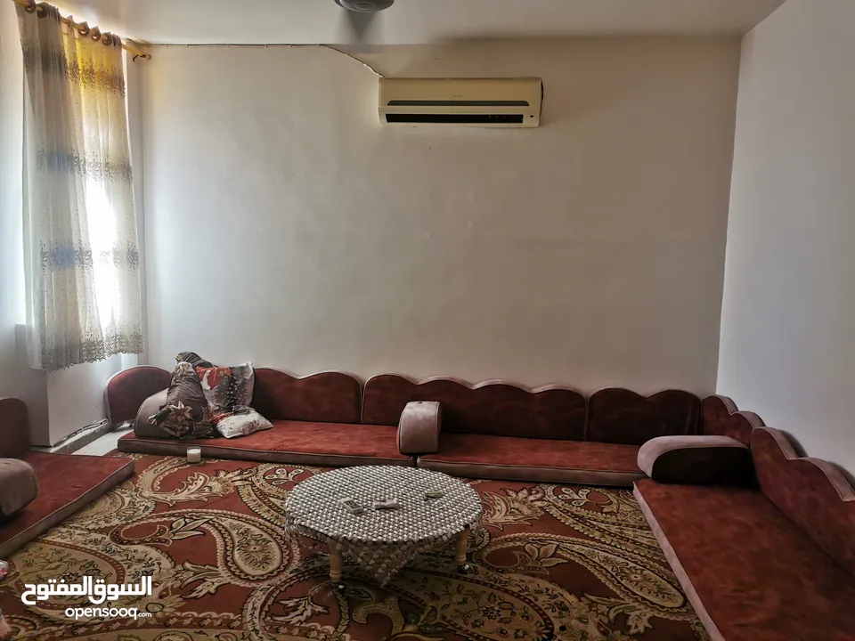 شقة للبيع في منطقة الغويرية صيدلية فريج مساحة وتهوية ممتازة ومنطقة مخدمة بسعر مغري