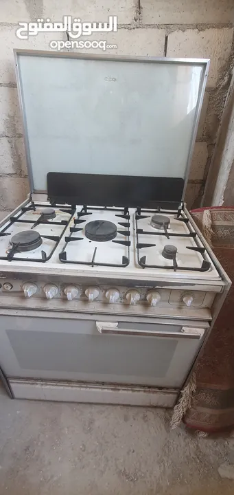 يونفيرسال للبيع