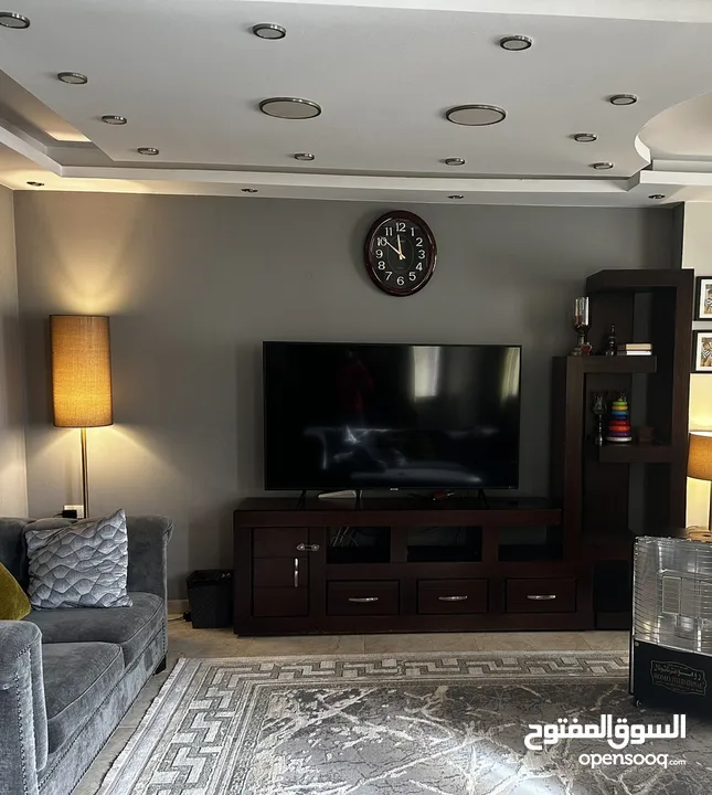 خزانة تلفزيون TV Unit بحالة جيدة