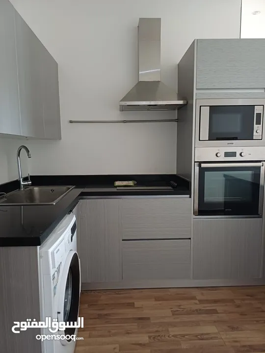 امواج شقه مطله على البحر للبيع