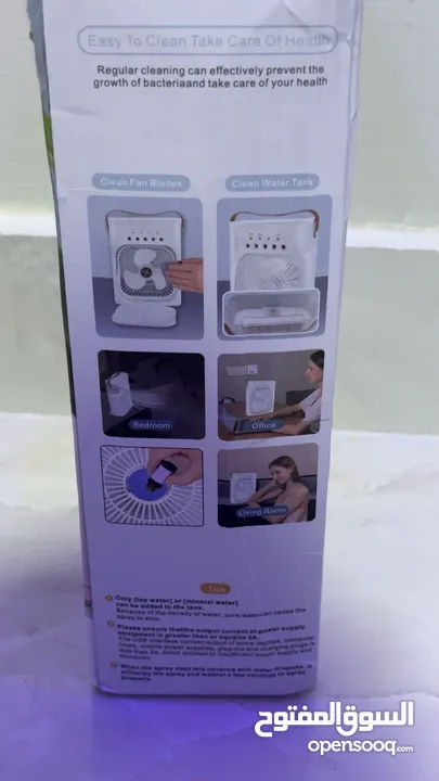 مروحة تبريد صغيرة محمولة مع رذاذ ماء بارد