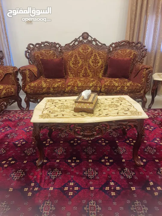 كنب تركي فاخر لغرفة الضيوف مكون من 9 مقاعد مع طاولات رخام