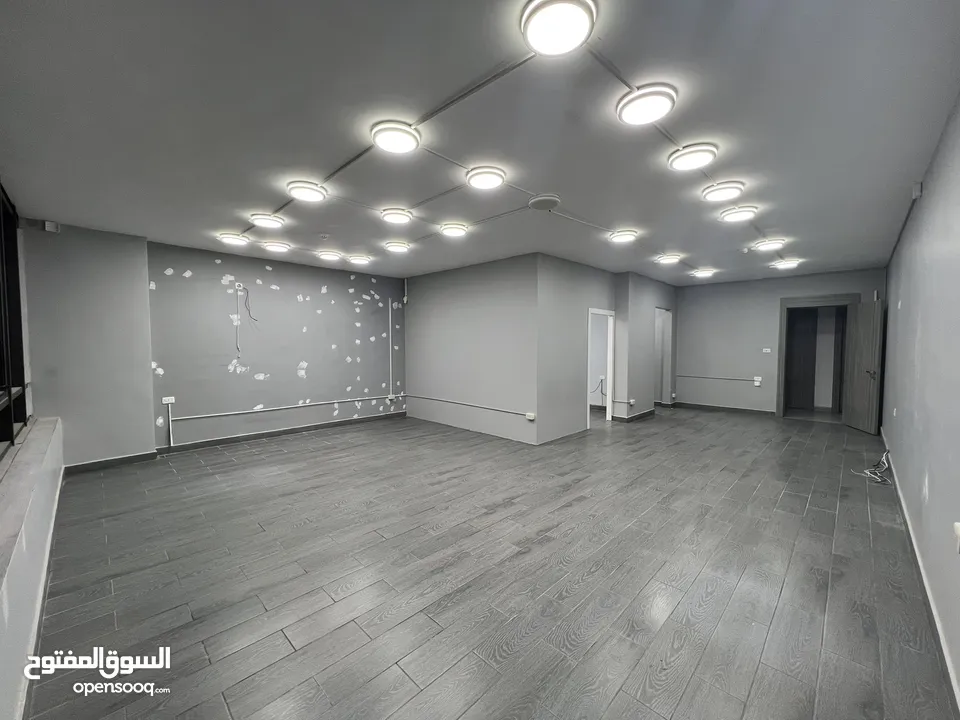 مكتب تجاري للايجار او للبيع في السابع طابق اول مقابل بنك الاردن واجهة امامية على الشارع واجهة كامل.