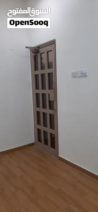 بيت إسكان مع بناية من دورين،كل دور شقة مستقلة بمدخل مستقل،مدخوله الشهري من الشقق