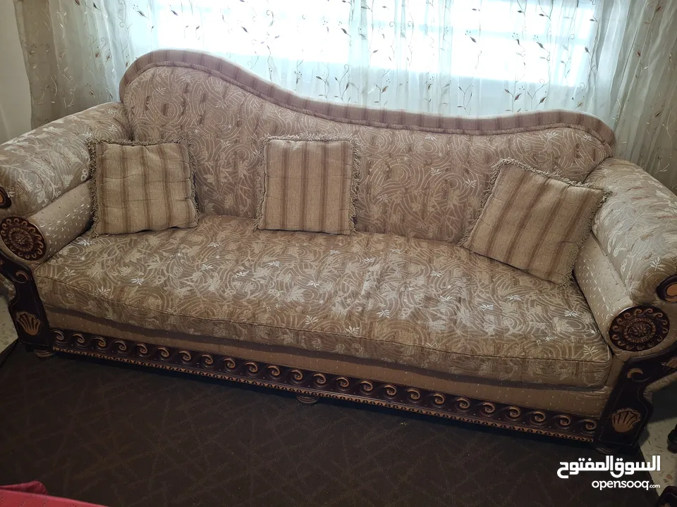 طقم كنب بحالة جيدة للبيع