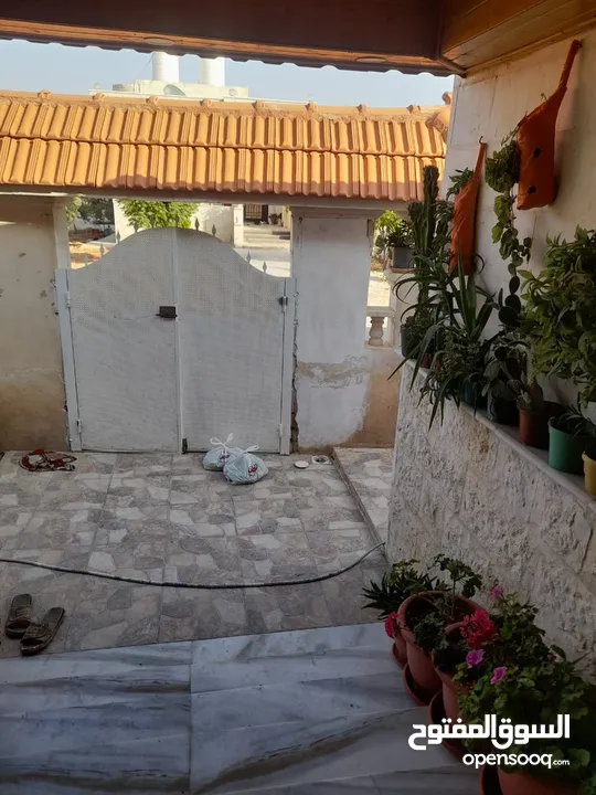 منزل (شبه فيلا) للبيع اربد (حوارة)