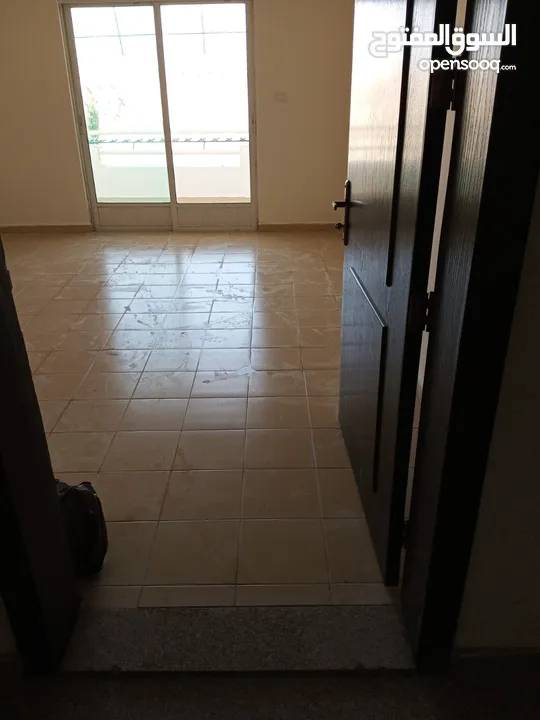شقه للبيع طابق ثاني