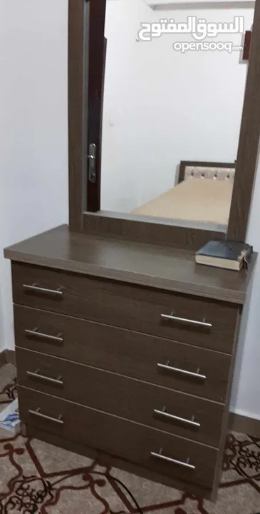 غرف نوم شبابيه ومجوزة..غرفتين نوم بحاله ممتازه تختين و3كمودينات وخزانه 6درف طابقين بحاله ممتازه
