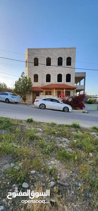 شقة بناء عظم مميزة للبيع طابق ثاني و ثالث وسطح بمساحات 240م مع ترسات....البيع منفصل أو كلي من المالك
