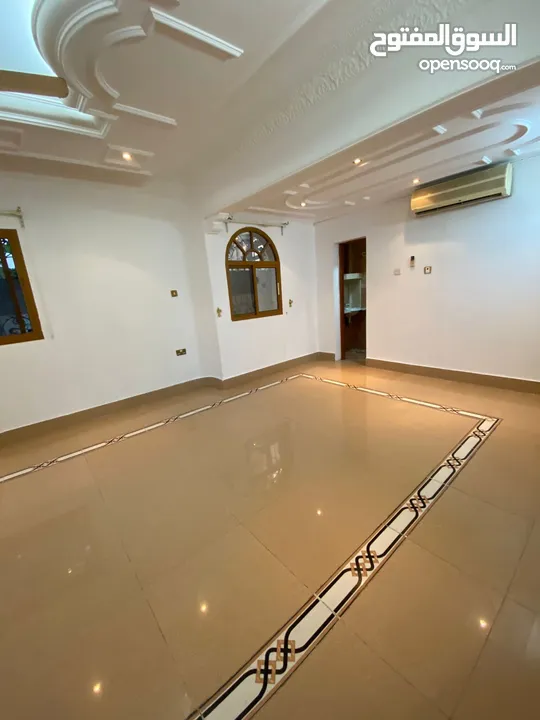 غرف مميزه للشباب العمانين في الخوض / شامل الخدمات