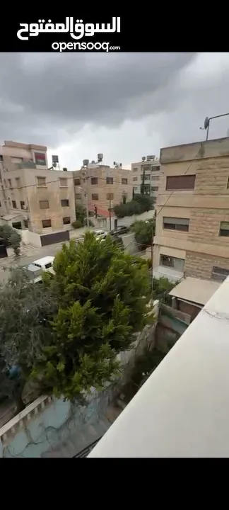 شقة فارغة بموقع مميز خلف المختار مول بالمدينة الرياضية للإيجار