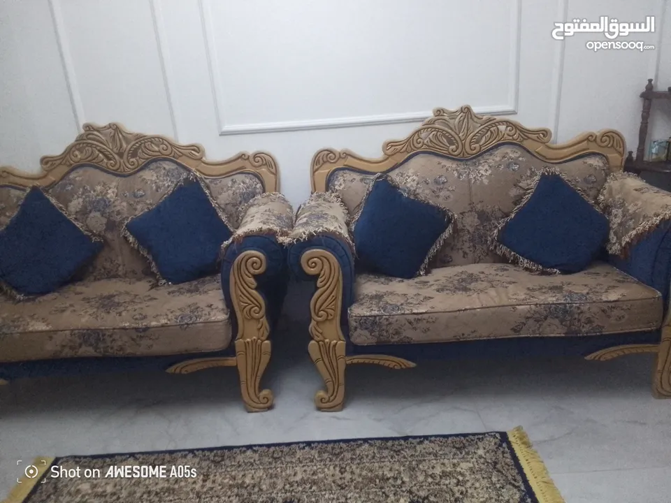 طقم كنب تفصيل تسع مقاعد للبيع