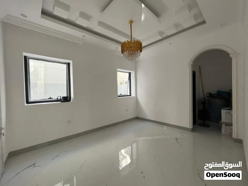 فــــيــــــــــــلا للـــــبيـــــع اول ســـــاكــــن مــــكــــونه مــن 7 غـــــرف و 10 حـــمامات