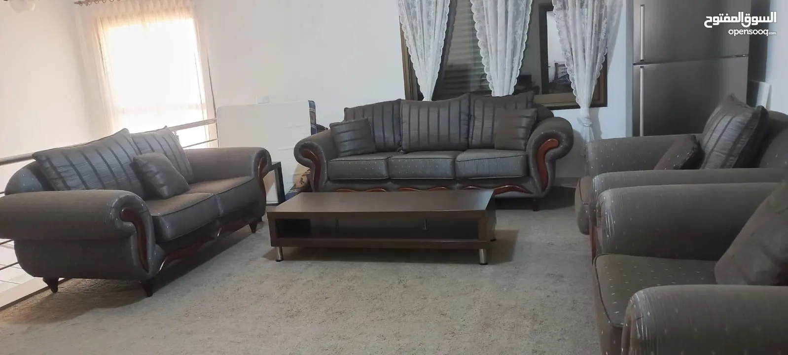 طقم كنب خشب ماليزي من الامارات + طاولة تلفزيون