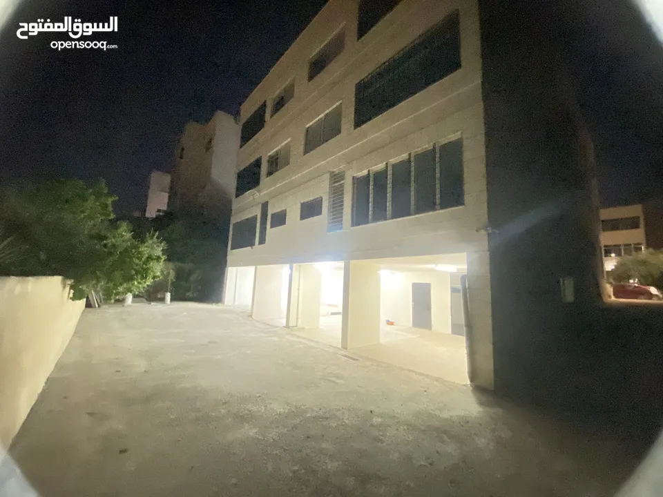 عمارة سكنية مجددة بالكامل  للبيع