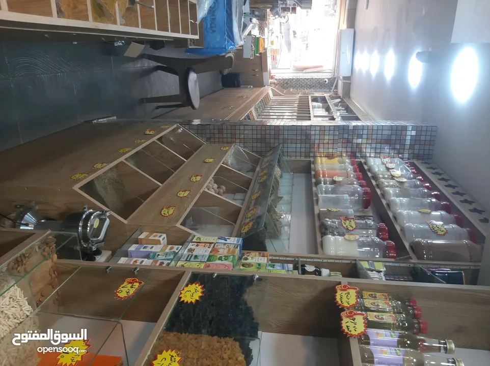 محمص للبيع بكامل عدته وبضاعته البيع بداعي السفر والعودة الى سوريا المحمص يعمل بشكل جيد وقابل للتطوير
