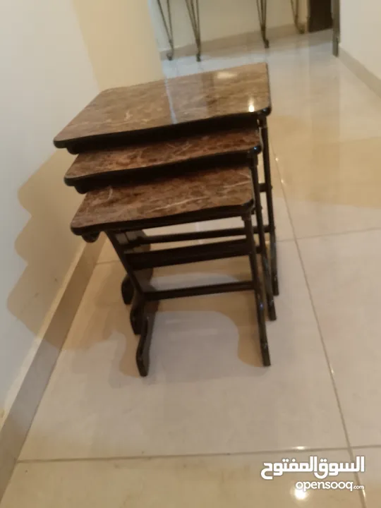 طاولات سيرفس شبه جديد عدد3
