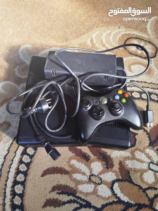 موجودxbox360slim مع محوله الأصلي وا ايد وحده عليه22لعبة