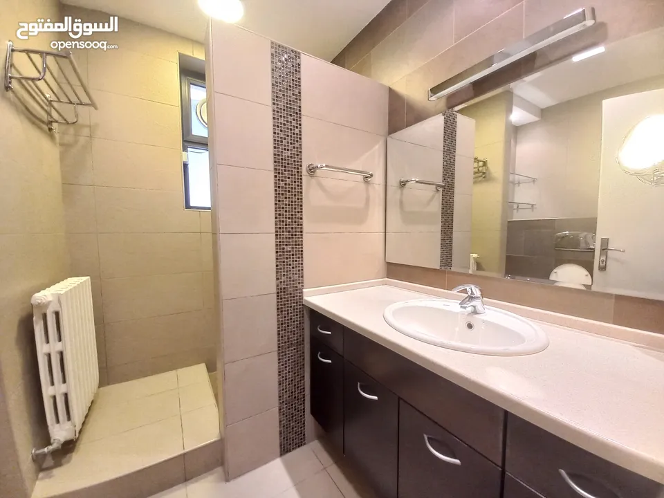 شقة شبه مفروشة للإيجار في عبدون  ( Property 32904 ) سنوي فقط