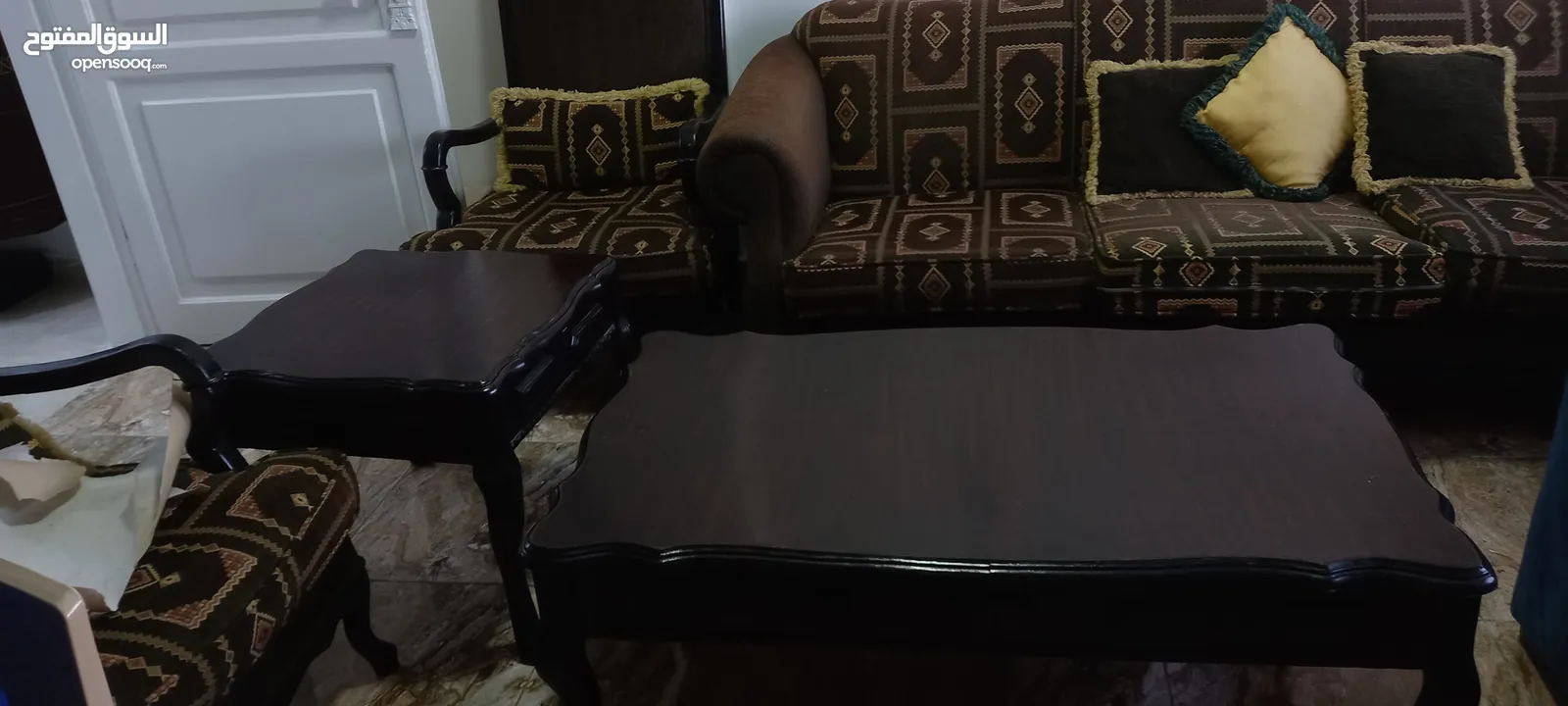 طقم كنب وطاولات خشب زان