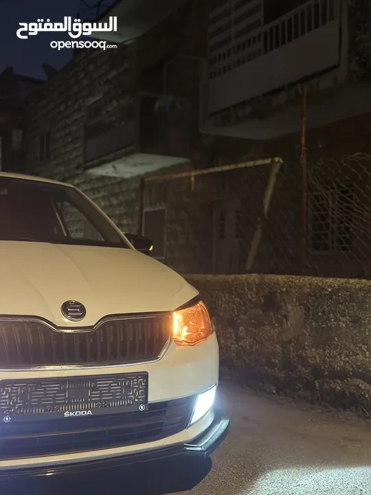 سكودا فابيا ترخيص 2015 للبيع كاش أو دفعه وشكات السياره جديده ما شاء الله.