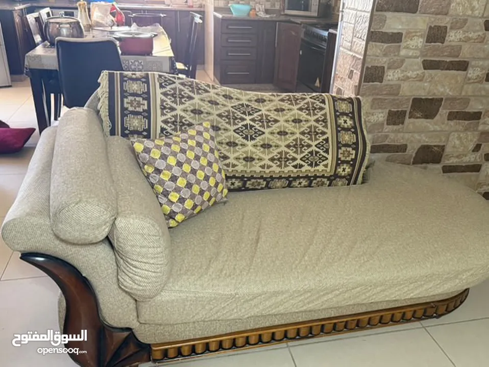 طقم كنب نظيف جدا استخدام خفيف كثير