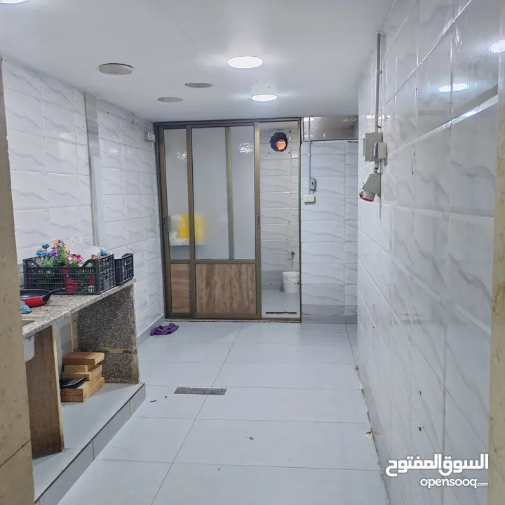 ملحمه مع مطعم في ارقا أماكن سوف منطقه سياحيه بالقرب من مستشفى هيا العسكري المكان مقططض بالمقتربين
