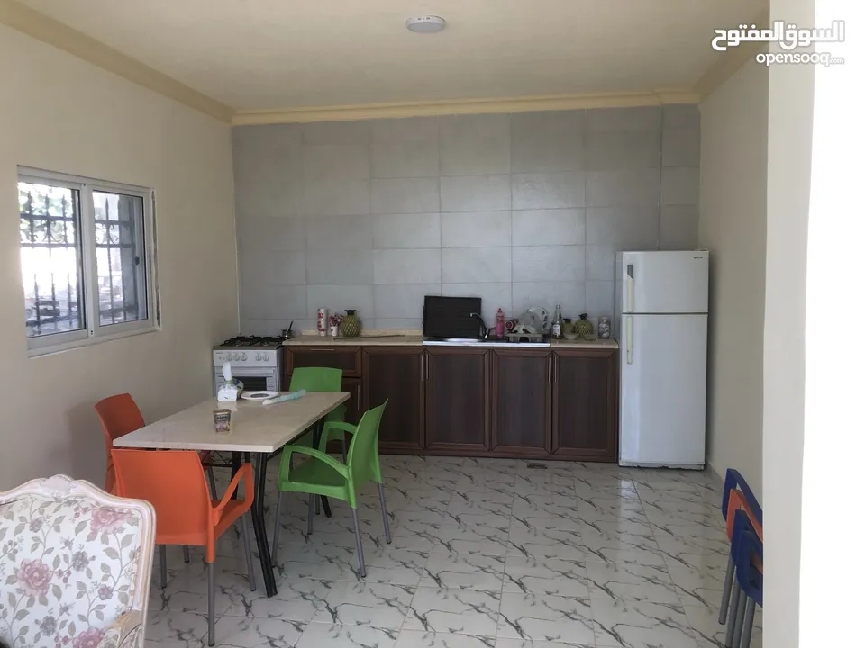 شاليه مساحة 800م منطقة الروضة قابل للبدل