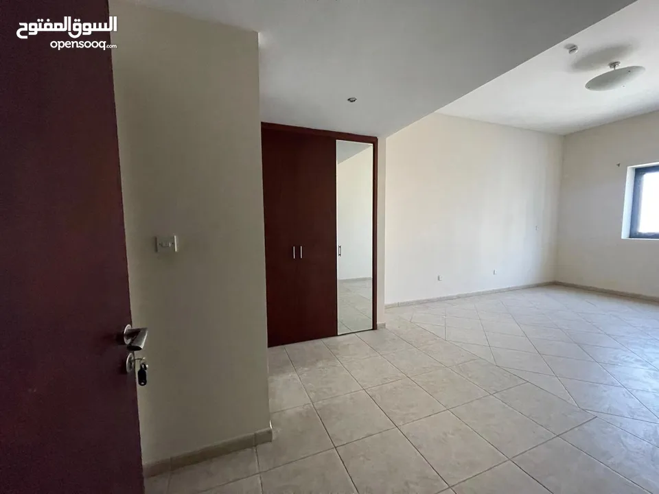 (محمود سعد)ثلاث غرف وصالة للايجار السنوي في الشارقة المجاز1 بتشطيب راقي جدا سهل لمخرج ل دبي