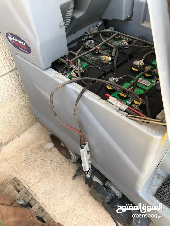 ماكينات تنظيف سجاد وجلي بلاط امريكيه للبيع