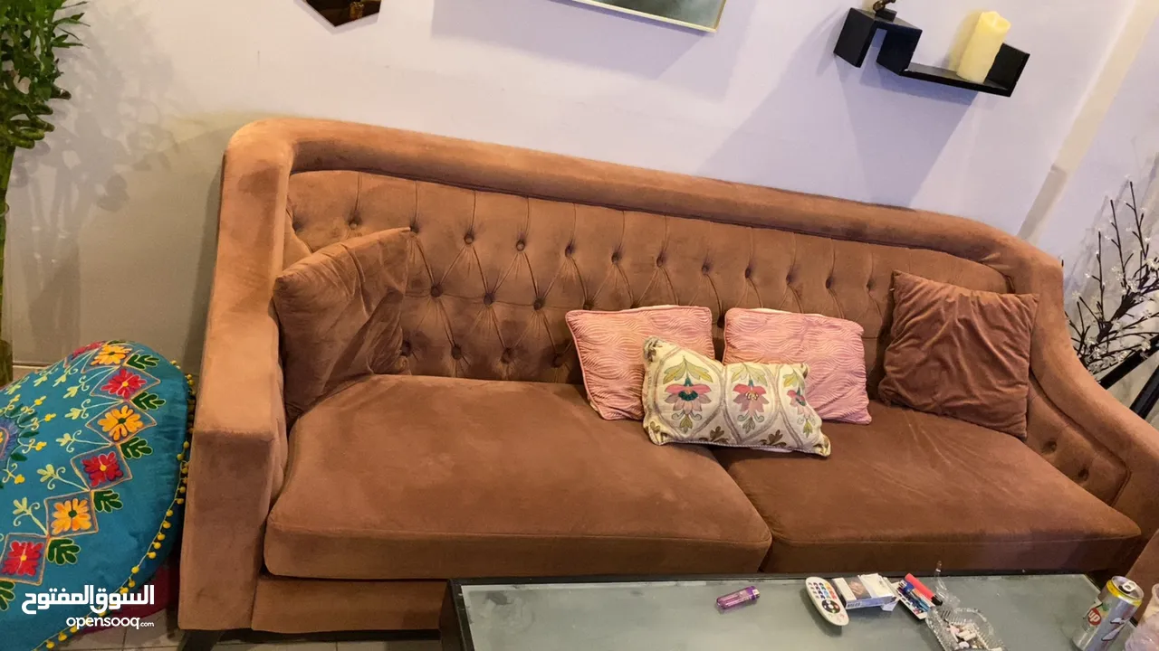 كنبات وستاند شموع للبيع بحاله ممتازه Sofas and candle stands for sale in excellent condition