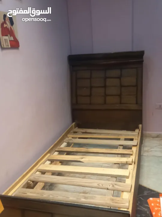 تخت عدد 2  لاتيه تفصيل  بحال الوكاله  للبيع بسعر مغري