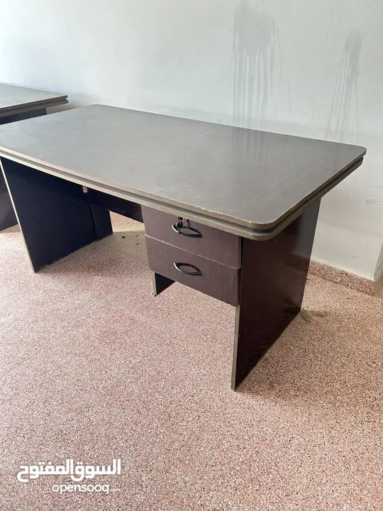 طاولات مكتبية