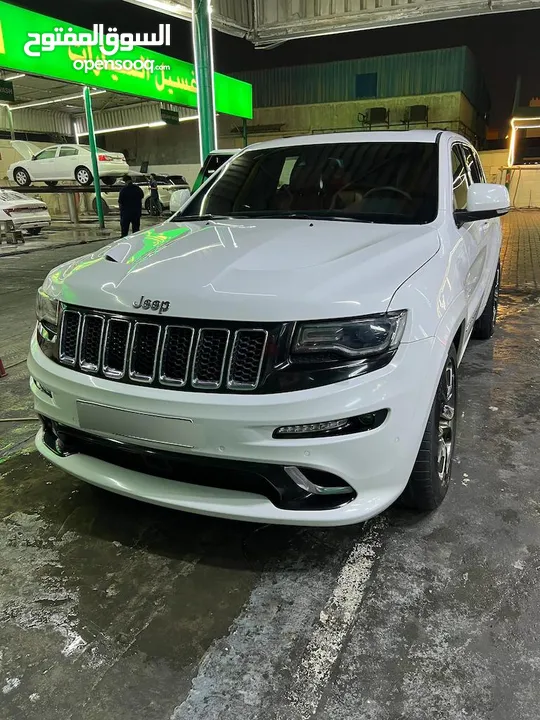 Jeep SRT 6.4 GCCJeep SRT 6.4 GCC in good condition New brake pads & drums 256,578 km