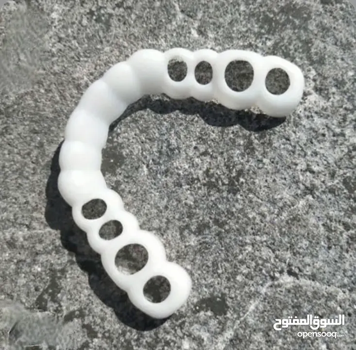 اسنان صناعية عدد اربع فك سفلي وعلوي