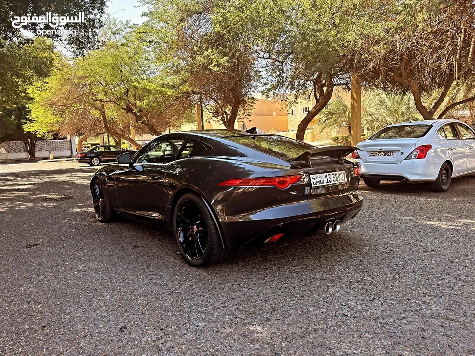 جاكوار F TYPE S ماشي 61 ألف