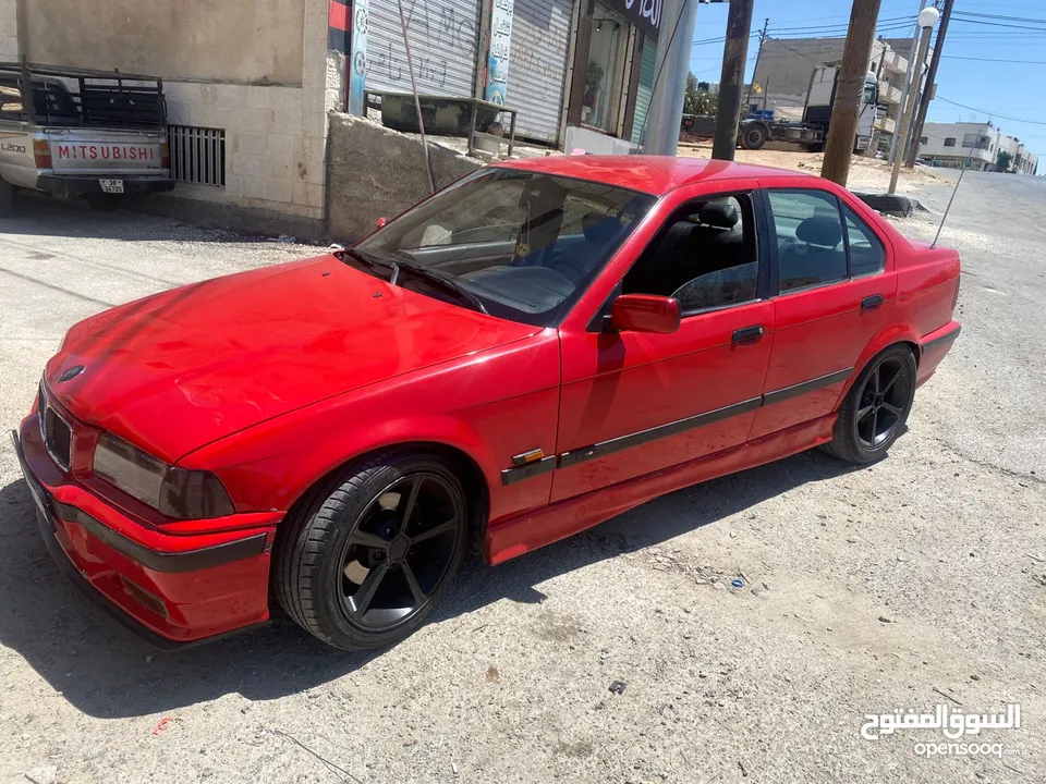 بي ام دبليو 318 وطواط