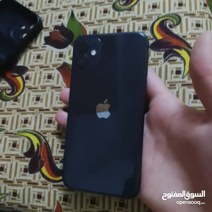 ايفون 11 اللون اسود مط