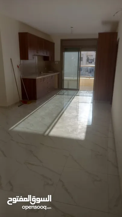 شقة للايجار عمارة بيسان (شارع الارسال - منطقة المصايف - بالقرب من مستشفى Hclinic)