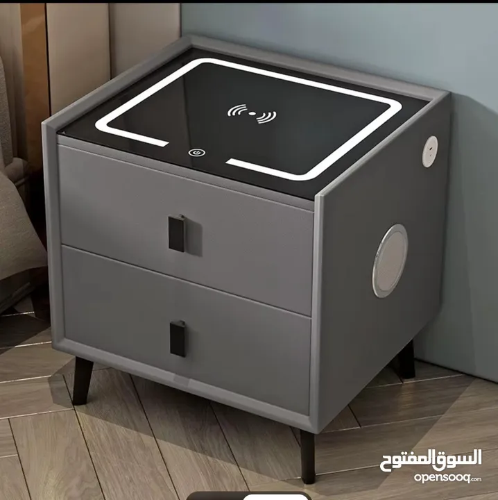طاولة جانبية ذكية