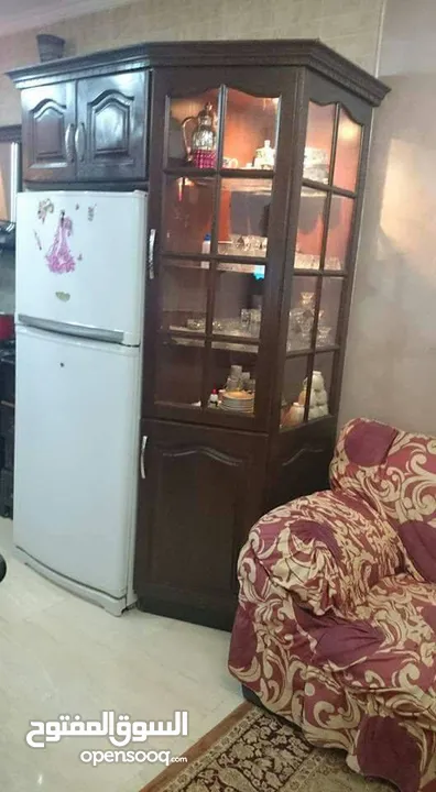 شقة أرضي وسط مع موقف تحت البناية