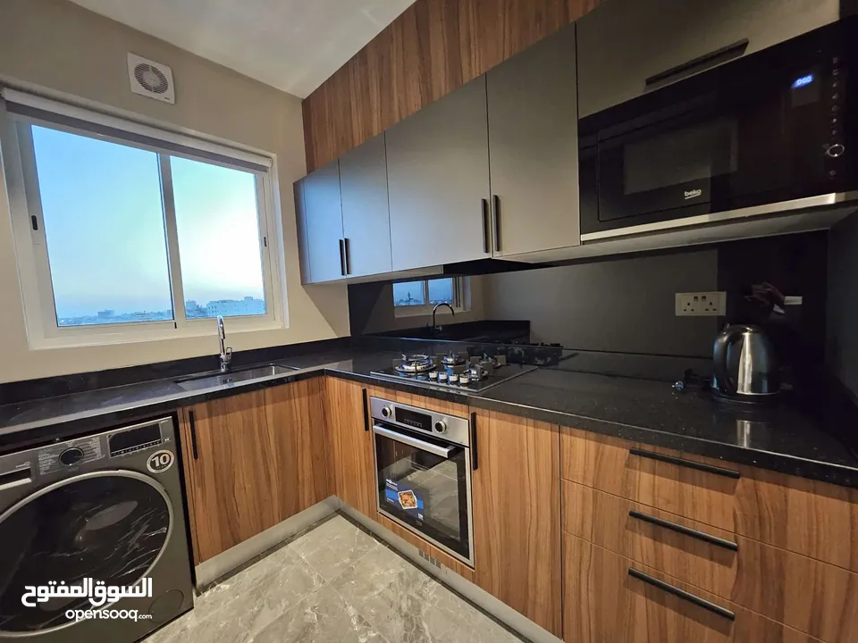 شقق سكنية فاخرة مفروشة بالكامل بإرقى الاثاث شاملة للماء والكهرباء . انترنت مجاني