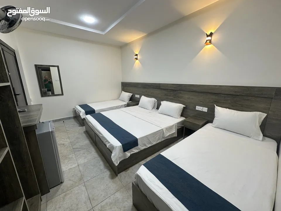 غرف وشقق فندقية نظيفة على البحر وبجانب السوق، موقع ممتاز، مطاعم، موقف عام، بلكونات، انترنت، مكيفات.