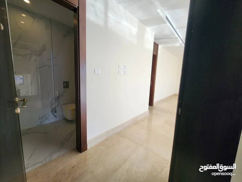 روف فاخر للبيع في عبدون ref : 14387