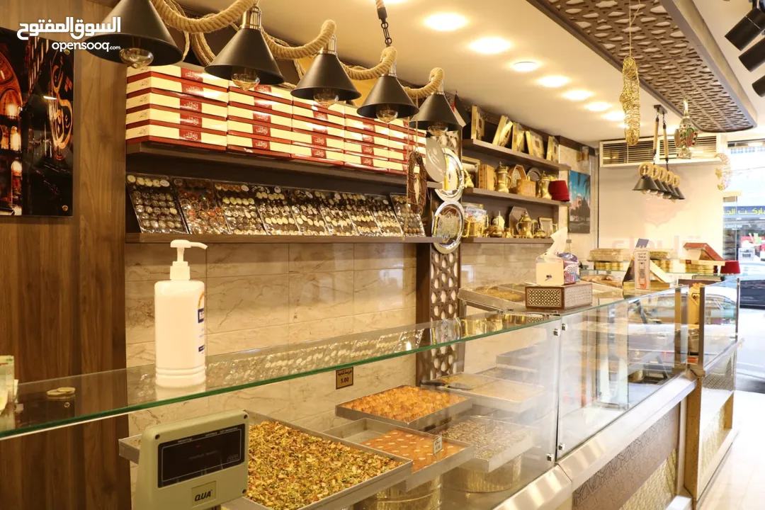 محل حلويات شاميه جاهز شغال بموقع مميز  بجبل الحسين للبيع بخلو وايجار ويمكن بيعه فارغا بخلو