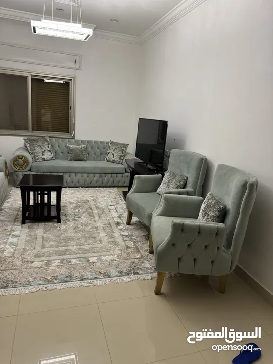 أثاث مستعمل بحالة ممتازة